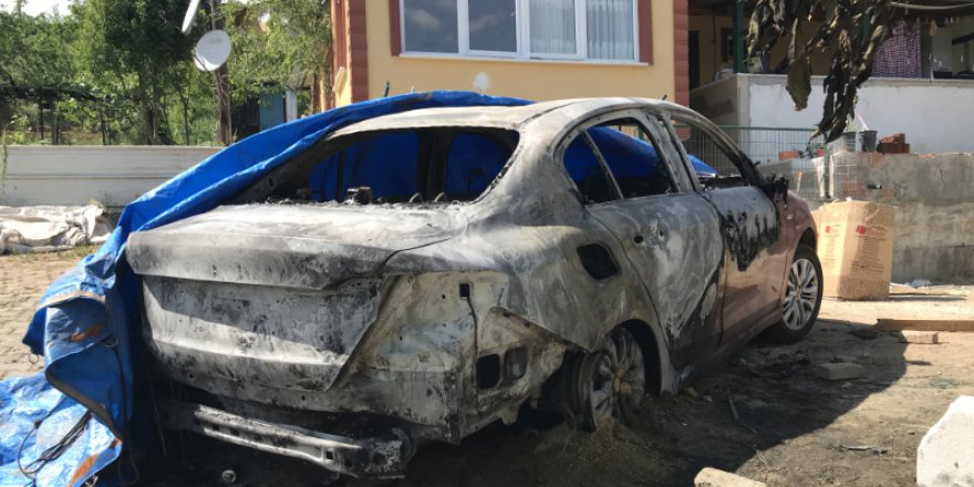 Park halindeki araçlar kundaklandı!