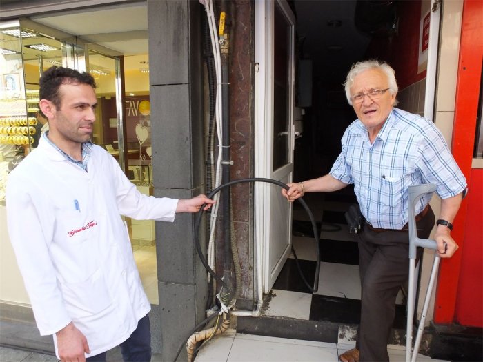 “Elektriği 9 aydır bu kabloyla alıyorlar”