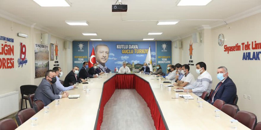 AK Parti il yönetimi toplandı