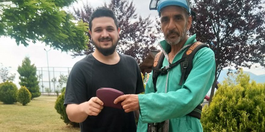 Para dolu cüzdanı sahibine ulaştırdı