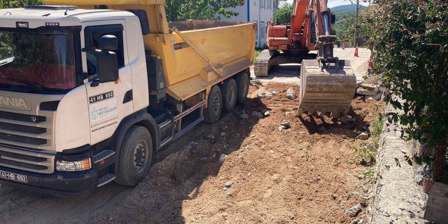 Köy yollarında yoğun çalışma