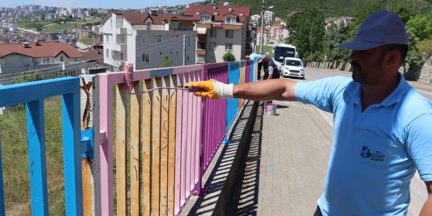 İzmit Belediyesi ile sokaklar gün geçtikçe daha da renkleniyor