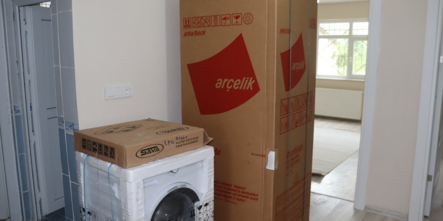 Evi yanan aileye yardım eli