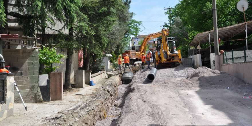 Yağmur suyu altyapısı yapılıyor