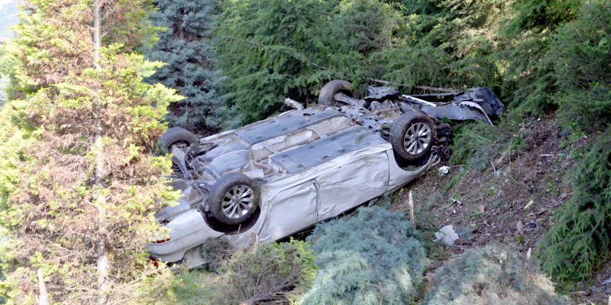 3 otomobilin karıştığı  kazada 2 kişi yaralandı