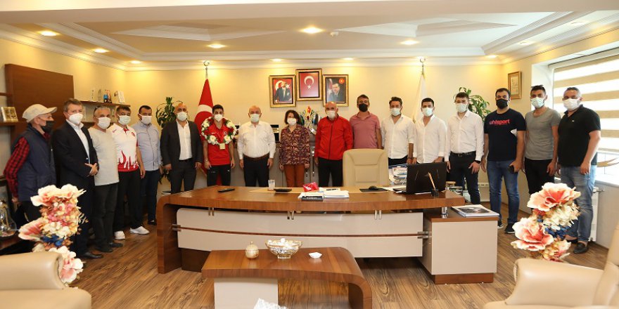 Şamdan’a şampiyonlara yakışan karşılama