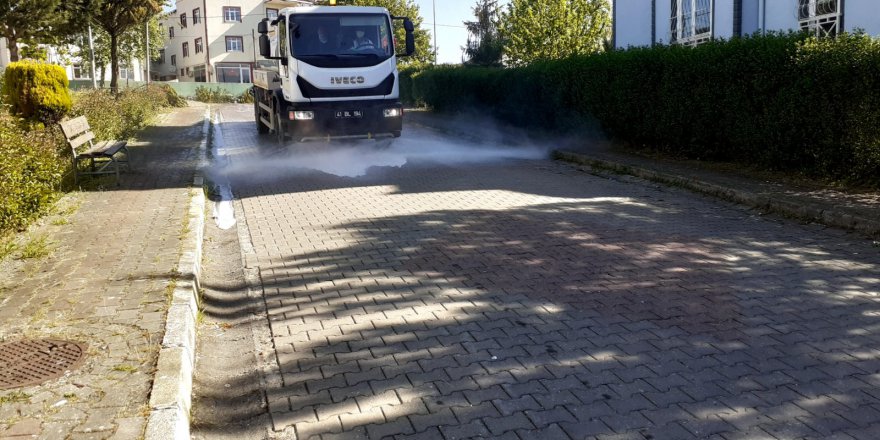 Sokak ve caddeler yıkanıyor