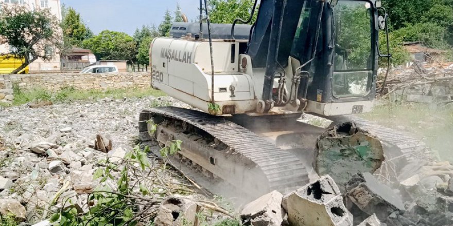 3 binanın yıkımı gerçekleştirildi