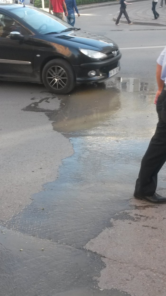 Gebze’nin en büyük caddesinde logar taştı