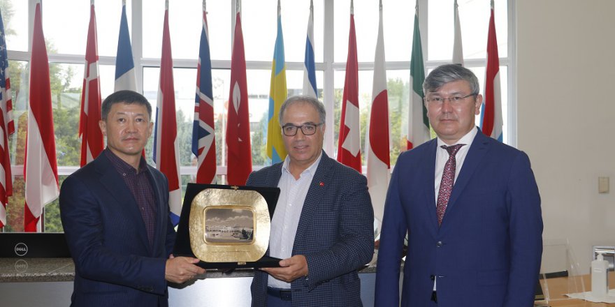 Kazak heyeti GOSB’u ziyaret etti