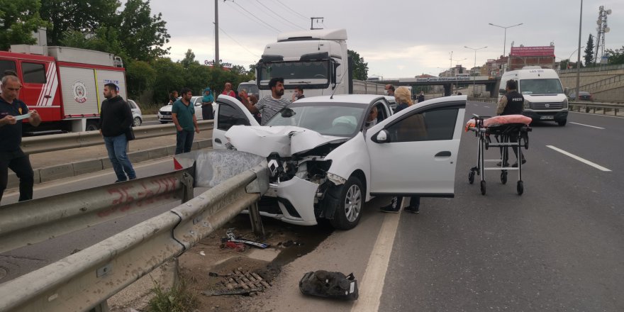 Bariyere çarpan otomobilin sürücüsü yaralandı