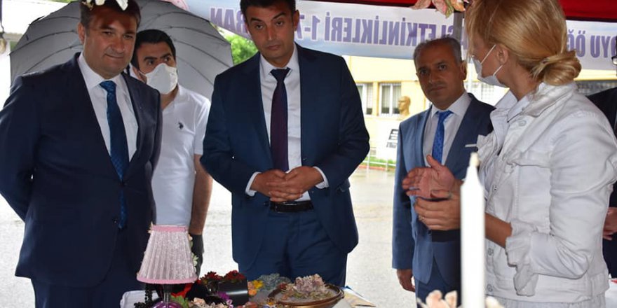 Kaymakam Kara yılsonu sergisinin açılışına katıldı