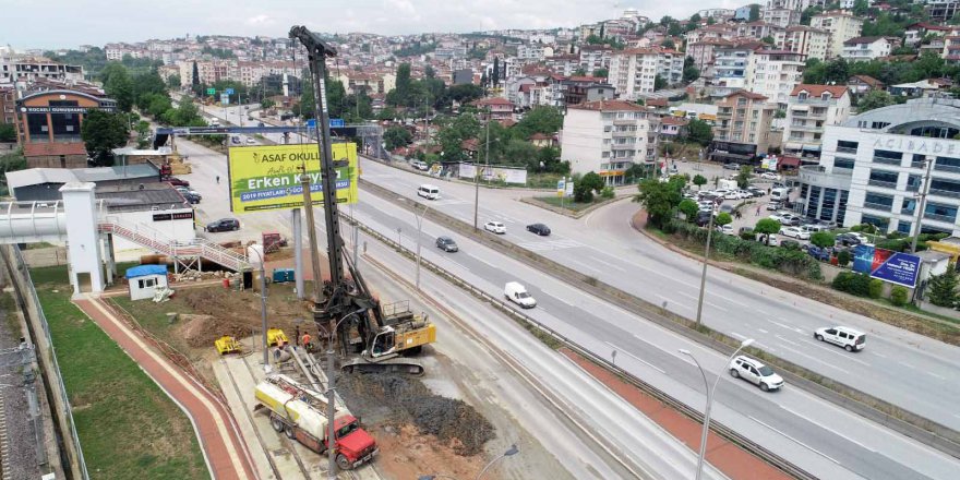 Tramvay yaya köprüsü temel kazıkları çakılmaya başlandı