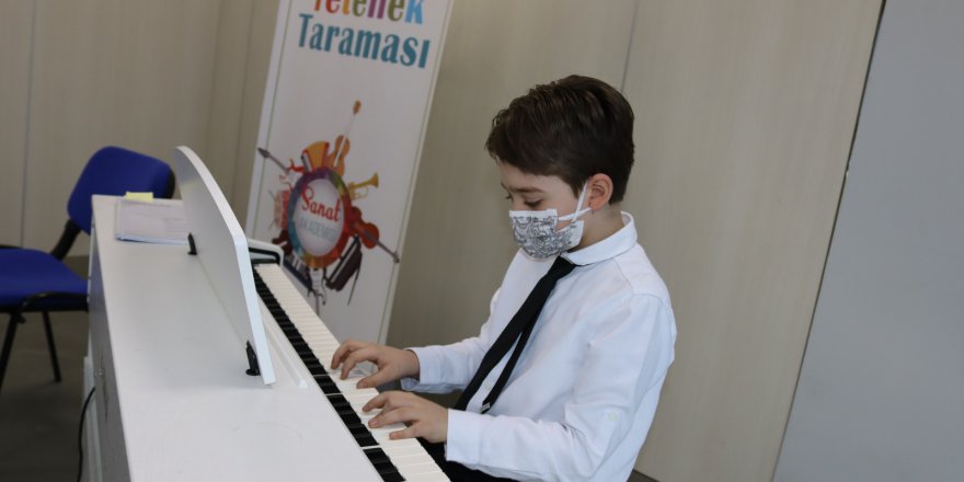 İzmit Belediyesi Yetenek Taraması  tüm heyecanıyla sürüyor