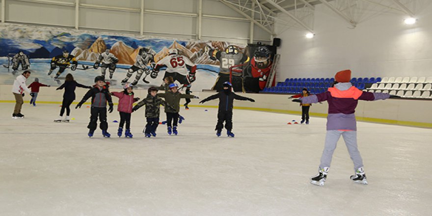 Genç Gönüllüler Platformu buz sporlarına ilgiyi artırdı