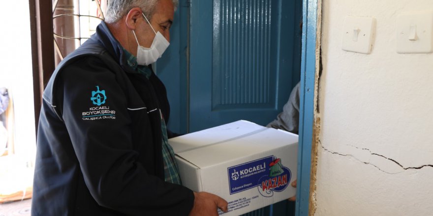 Büyükşehir yaşlı çiftin yardımına koştu