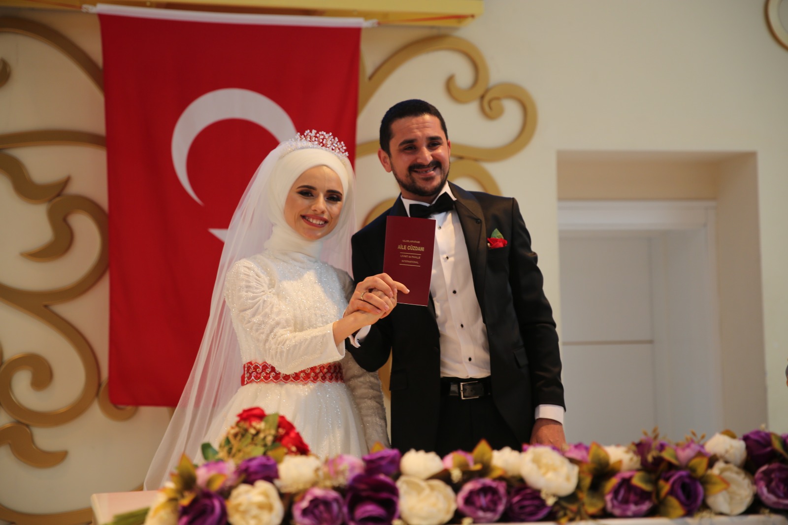 İşitme engelli çift tercüman aracılığıyla ‘Evet’ dedi