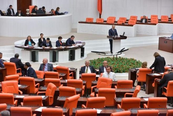 CHP'den AKP'ye geçen vekilin konuşmasında ters protesto