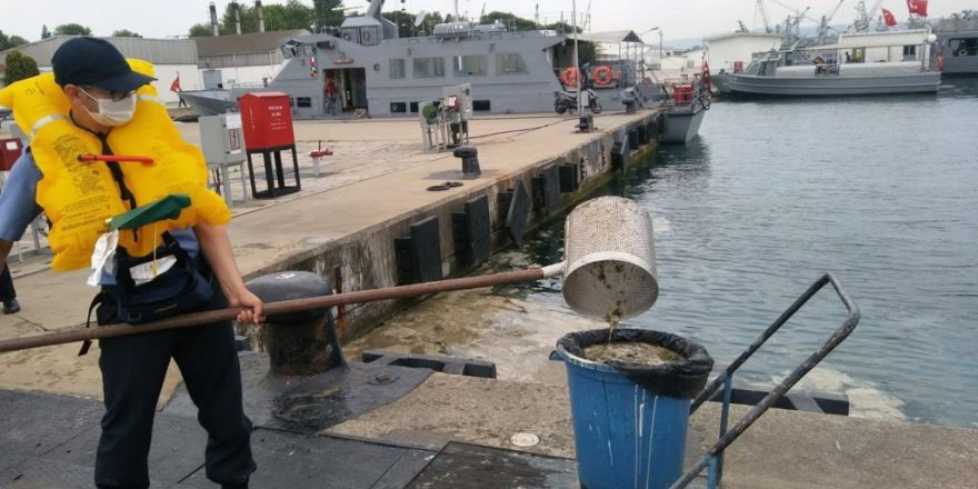 Mehmetçikten müsilaj temizleme faaliyetlerine destek