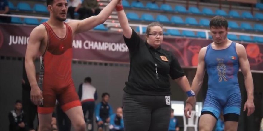 Kağıtsporlu güreşçiler ay yıldızlı forma için mücadele etti