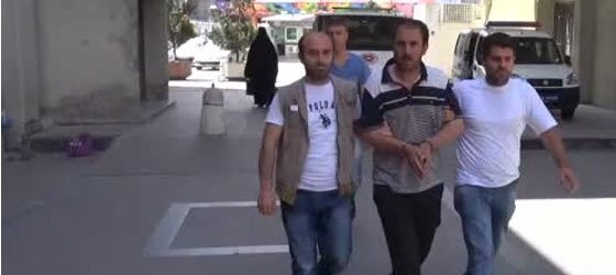 Bayrak indiren, cezaevinde ölü bulundu