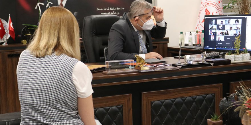 Pehlevan ilçe sağlık müdürleriyle görüştü