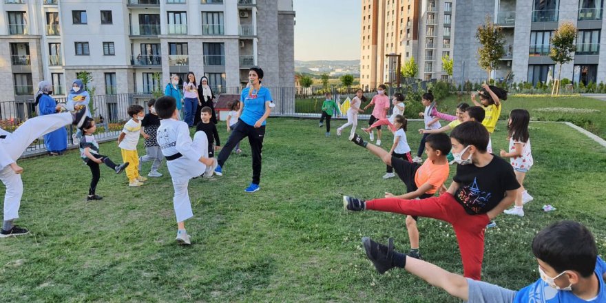 Yüzlerce Gebzeli çocuklar tekvando şenliğinde buluştu