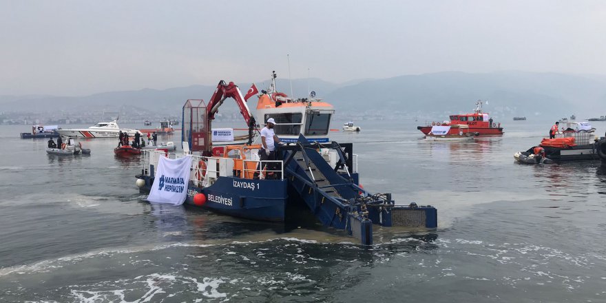 Marmara'dan iki günde 392 metreküp deniz salyası toplandı