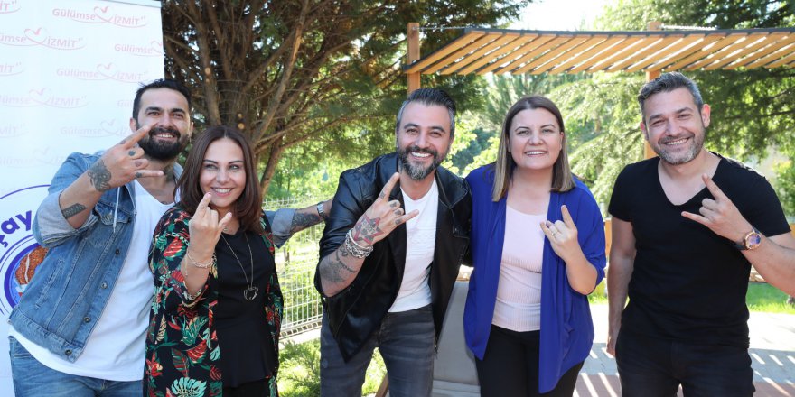 Çay Simit İzmit ünlü isimlerle evlere konuk olacak