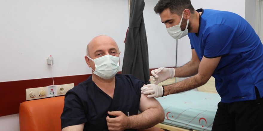 Bıyık ilk aşısını oldu