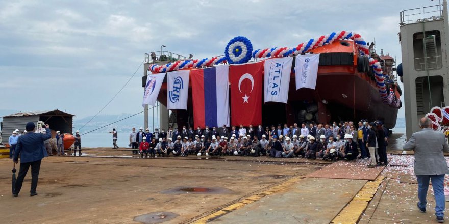 KOSBAŞ’ta dev gemi suya indirildi