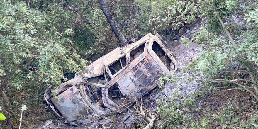 Arazi aracı şarampole devrildi: 3 yaralı