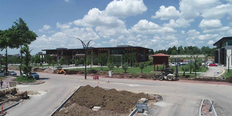 Selahattin Eyyübi Caddesi’nde son rötuşlar