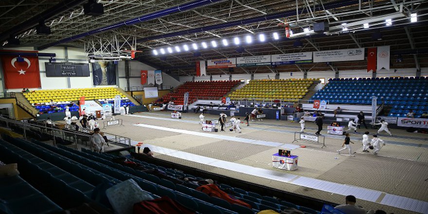 10,12 ve 14 Yaş Altı Eskrim Türkiye Şampiyonası sürüyor