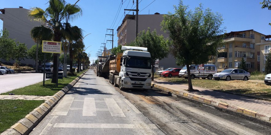 Darıca'daki önemli caddelerde yol onarımı yapılıyor