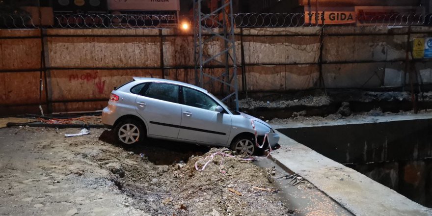 Betona çarpan otomobildeki 2 kişi yaralandı