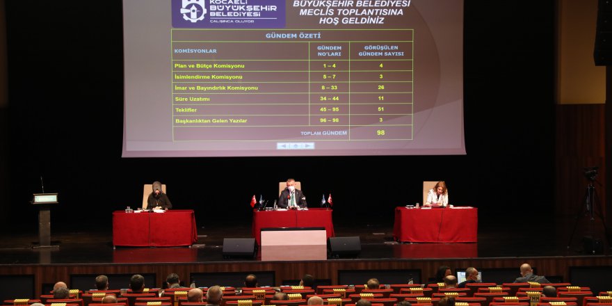 Mecliste kürsüde konuşma tartışması yaşandı