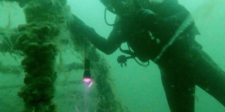 Su altındaki "emektar vapur" müsilajla kaplandı