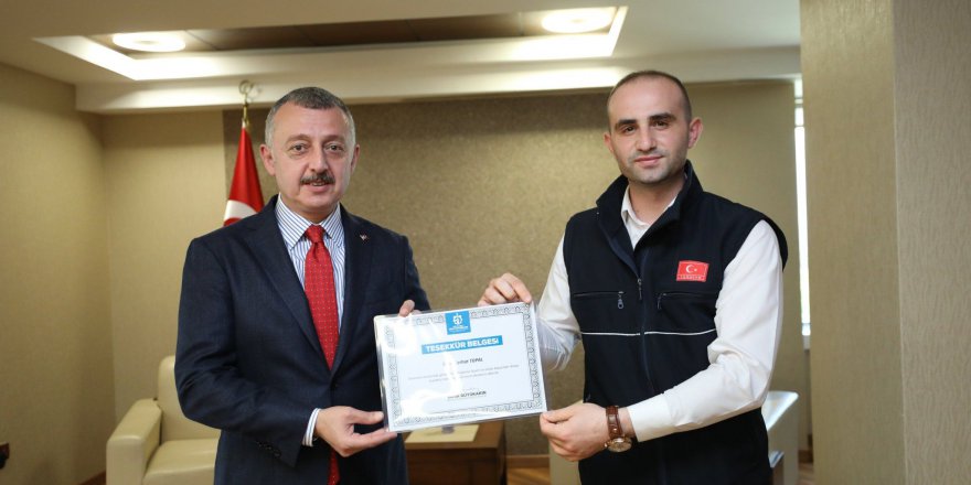 Kaplumbağanın yardımına koşan vatmana belge