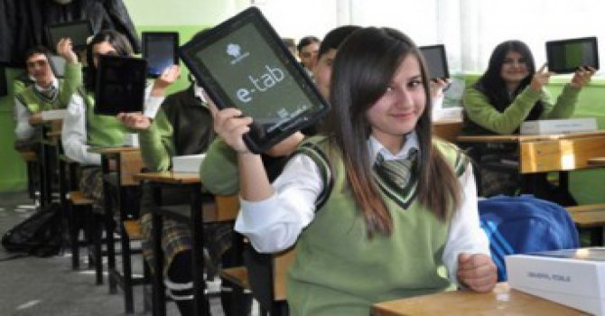 Tablet ihalesi ertelendi