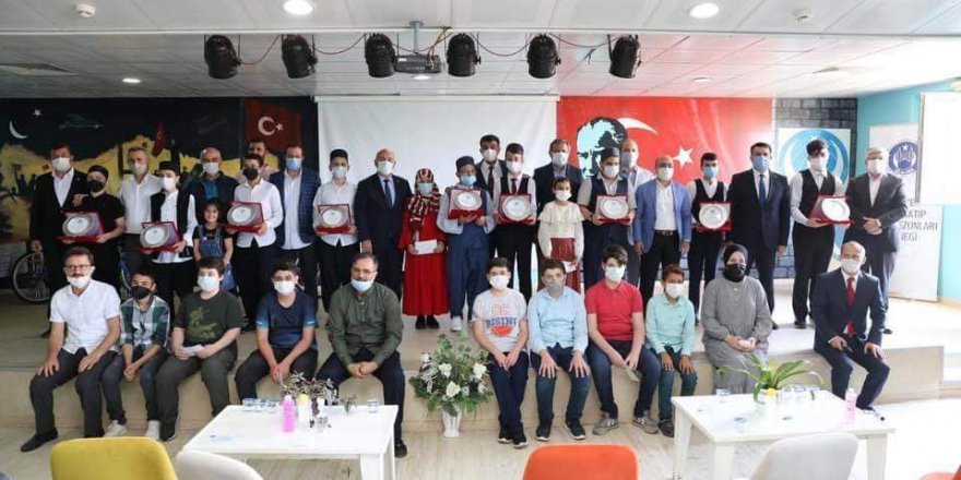 Öğrencilere ödülleri verildi