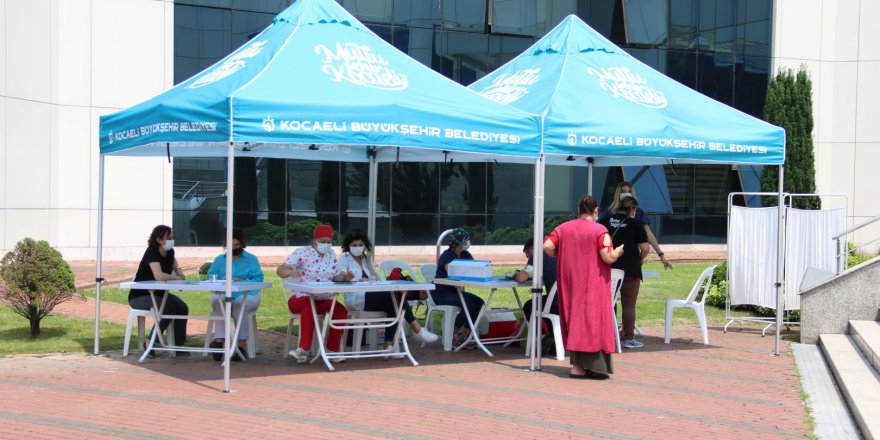 Büyükşehir personeli aşı oluyor