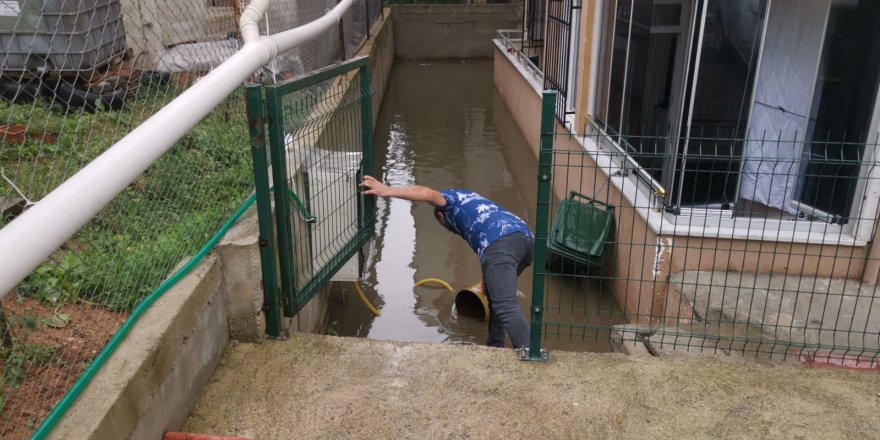 Kuvvetli sağanak su baskınına neden oldu