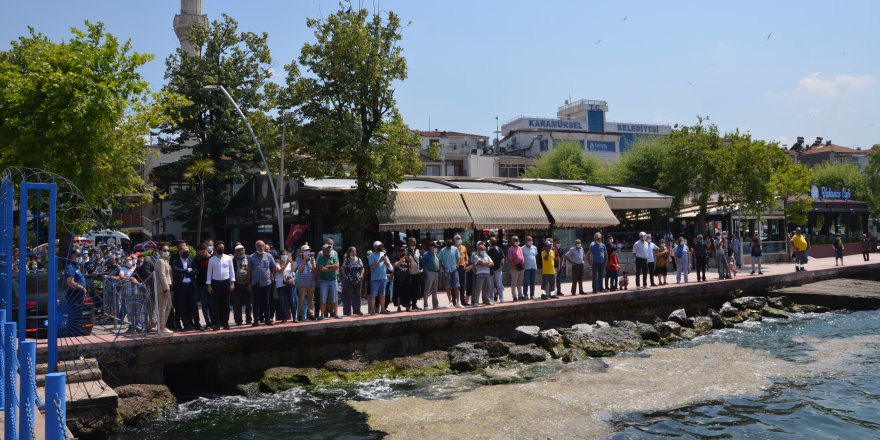 Kılıçdaroğlu, İzmit Körfezi'ndeki müsilajı inceledi