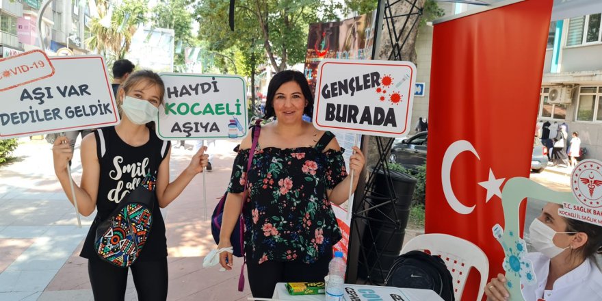 Pehlevan aşı bilgilendirme standını ziyaret etti