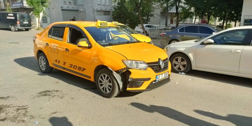 Taksinin çarptığı yaya yaralandı