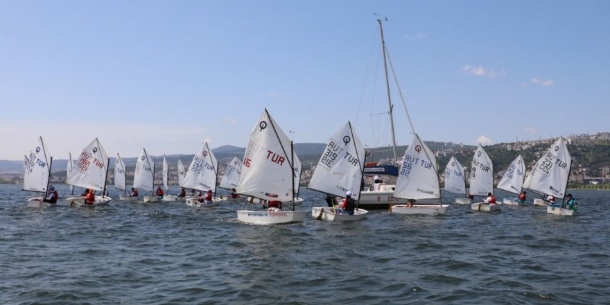 Yelkenler kurtuluş için açıldı