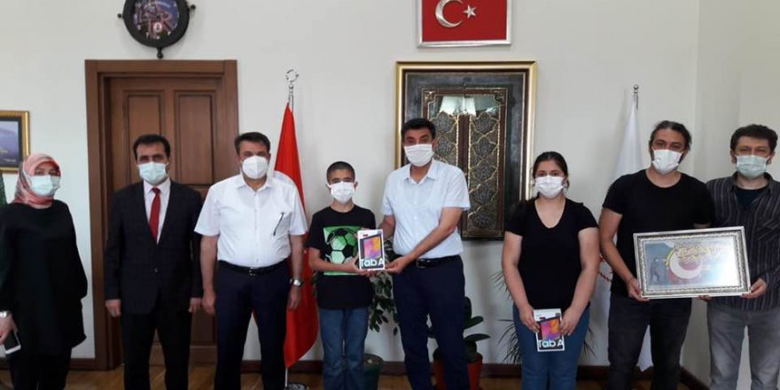 Kaymakam Kara başarılı öğrencileri tebrik etti