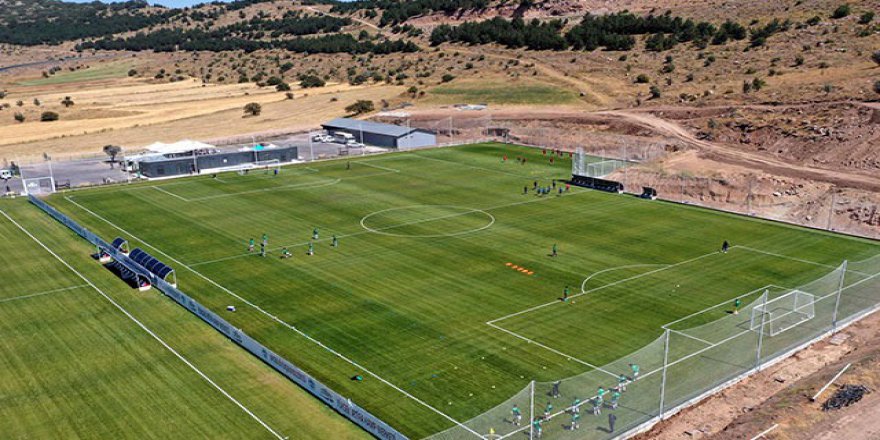 Erciyes'teki futbol kompleksi, kamplar ve hazırlık maçları için hazır