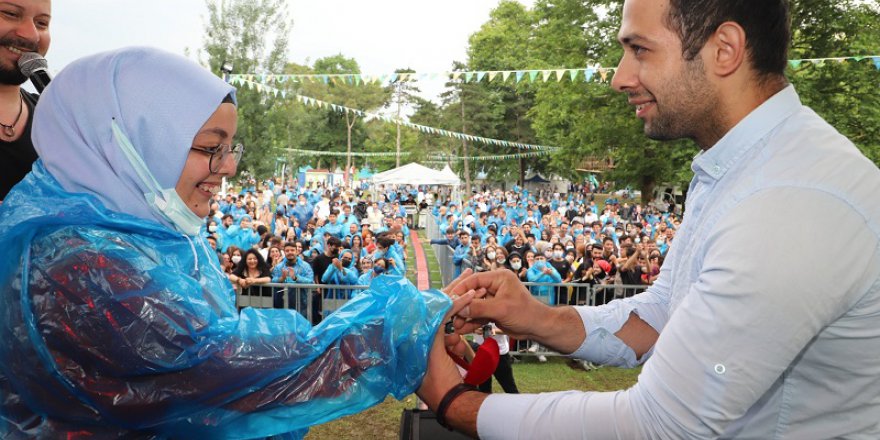 Konserde sürpriz evlilik teklifi